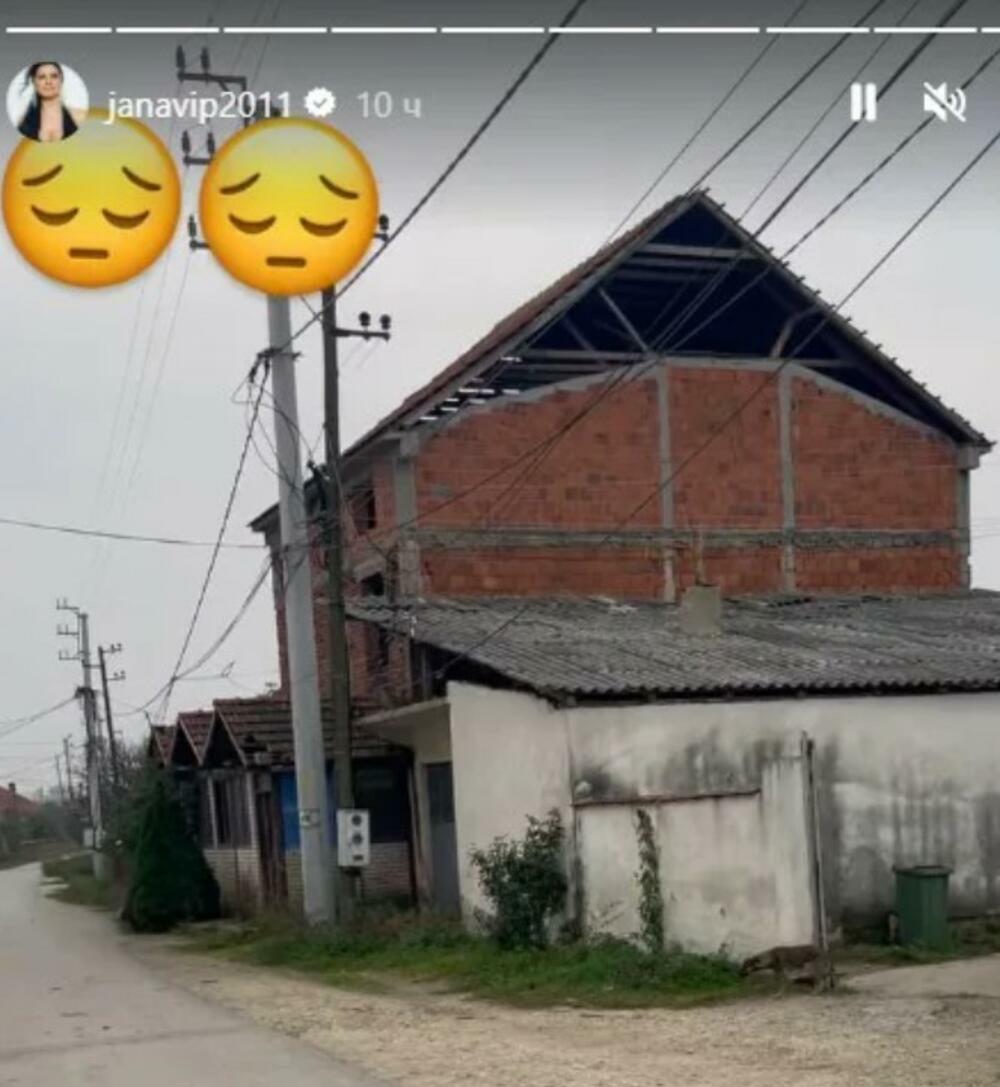 Folk pevačica Jana Todorović podelila je tužne prizore ispred svog doma na Kosovu i Metohiji.