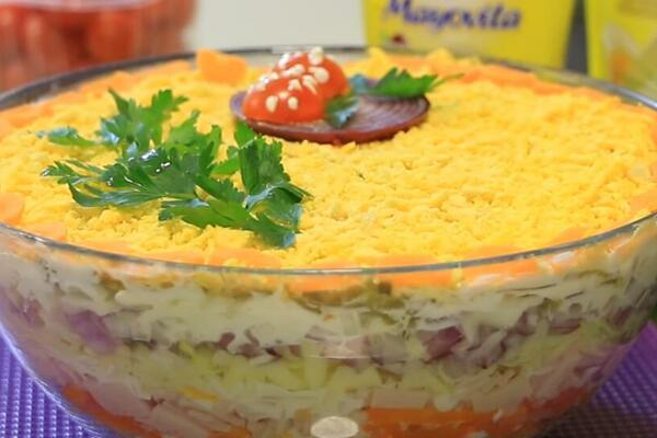 POPULARNIJA JE OD RUSKE SALATE, A PRAVILA SE JOŠ U PROŠLOM VEKU:Prave DOMAĆICE znaju da se bez NJE sto NE POSTAVLJA