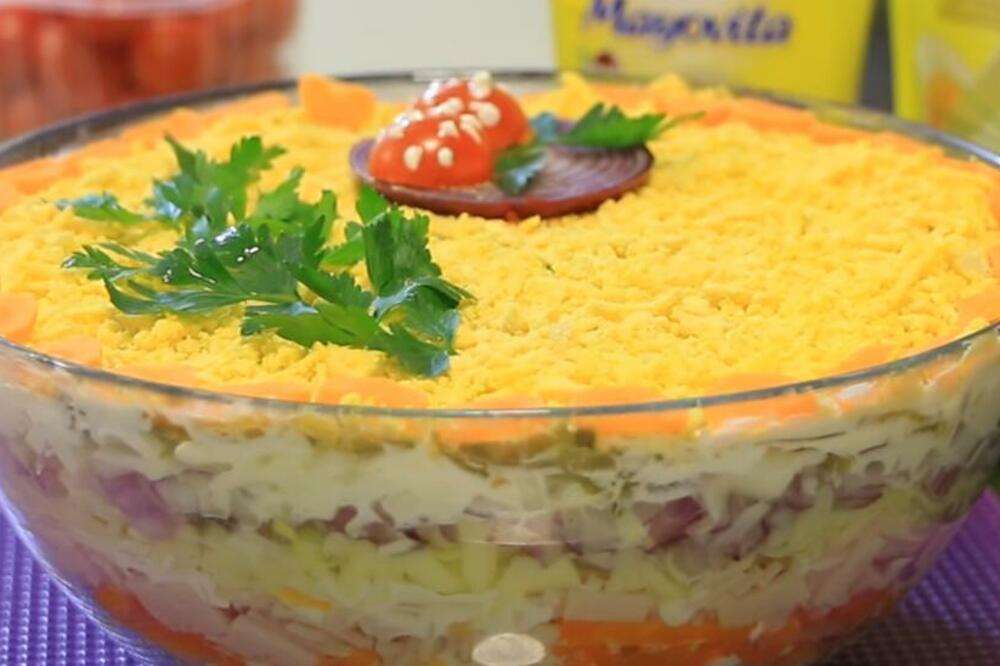 POPULARNIJA JE OD RUSKE SALATE, A PRAVILA SE JOŠ U PROŠLOM VEKU:Prave DOMAĆICE znaju da se bez NJE sto NE POSTAVLJA