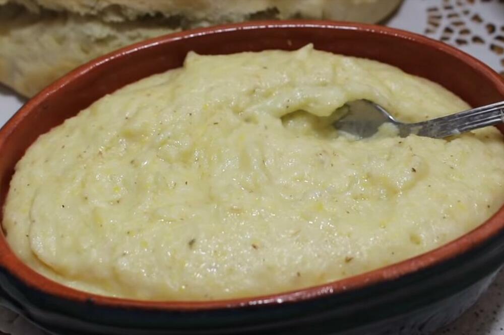 STARINSKI RECEPT ZA KAČAMAK SA KAJMAKOM: Samo ISKUSNE SRPKINJE znaju da od 3 sastojka naprave NAJUKUSNIJI DORUČAK