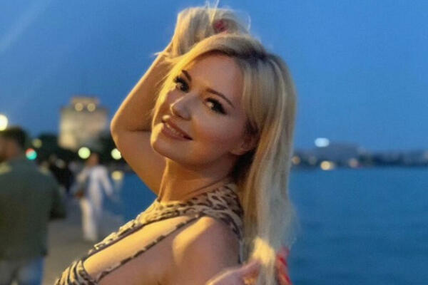 SKROZ GOLA IVANA JORDAN! PEVAČICA RASCVETANIM POPRSJEM BACA U TRANS: Zar je moguće da je OVOLIKO daleko otišla?