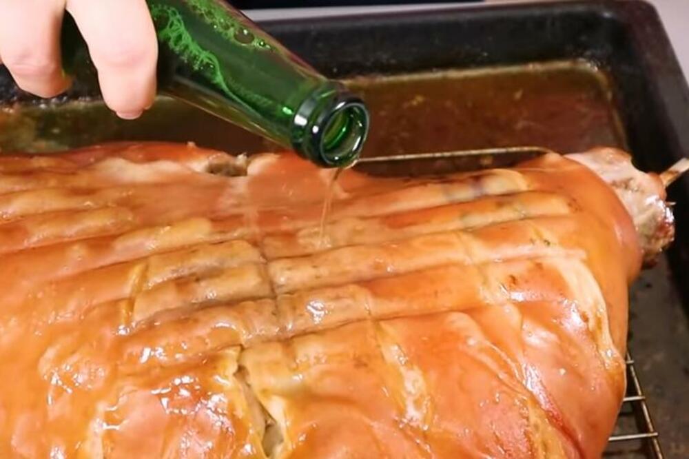 PRASE IZ RERNE BOLJE NEGO IZ ČAČKA: Samo VRSNE DOMAĆICE znaju da je ovo NAJBOLJI recept za DOMAĆE PEČENJE