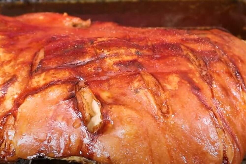 SPREMITE NOVOGODIŠNJE PEČENJE U SOČNOM UMAKU U SAMO PAR KORAKA: Laka i brza priprema, raspada se koliko je MEKANO