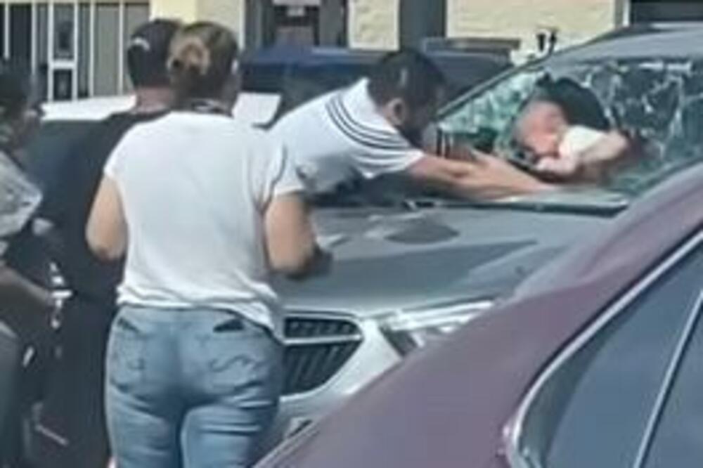 OSTAVILI BEBU ZAKLJUČANU U AUTU NA 40 STEPENI: Morali su u sekundi da REAGUJU zbog... DRAMATIČAK SNIMAK