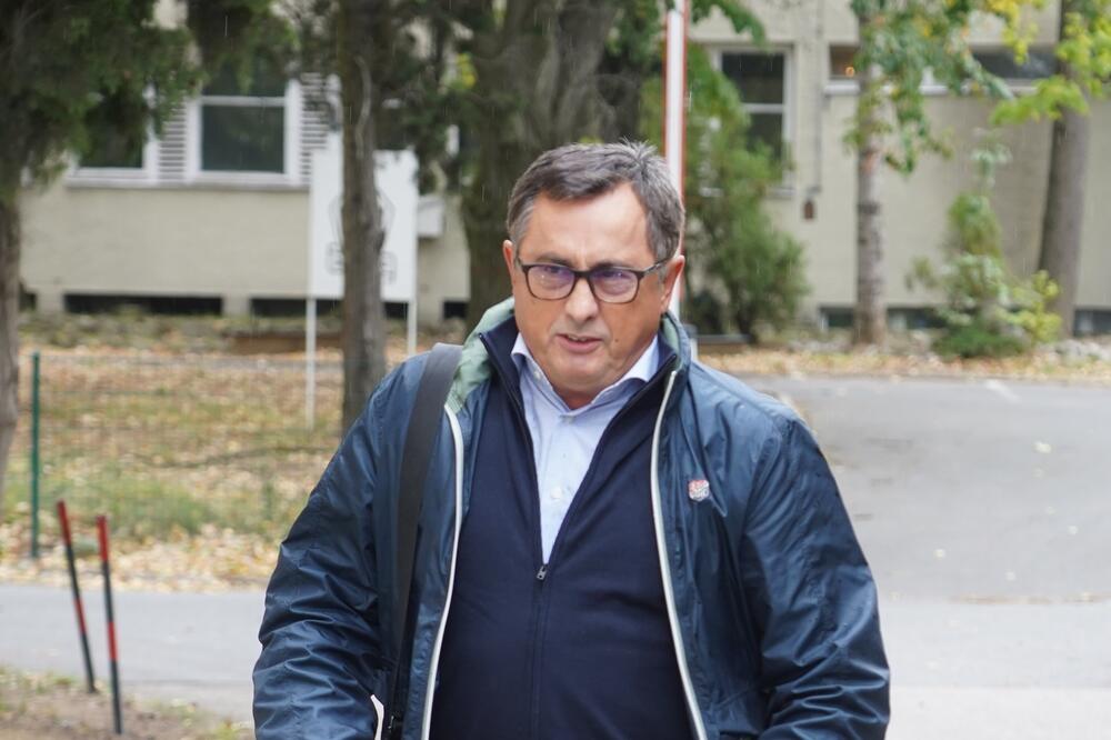 "Ušao sam u brak kao papučar": Krije je od očiju javnosti, ovo je 17 godina mlađa žena Voje Nedeljkovića (FOTO)