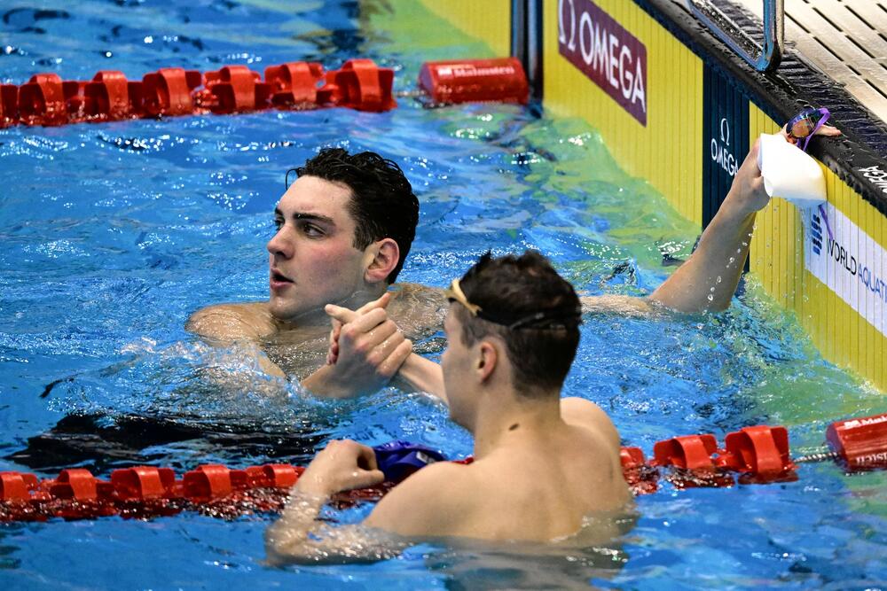 Andrej Barna (desno) se polse trke pozdravlja sa Amerikancem Džekom Aleksijem