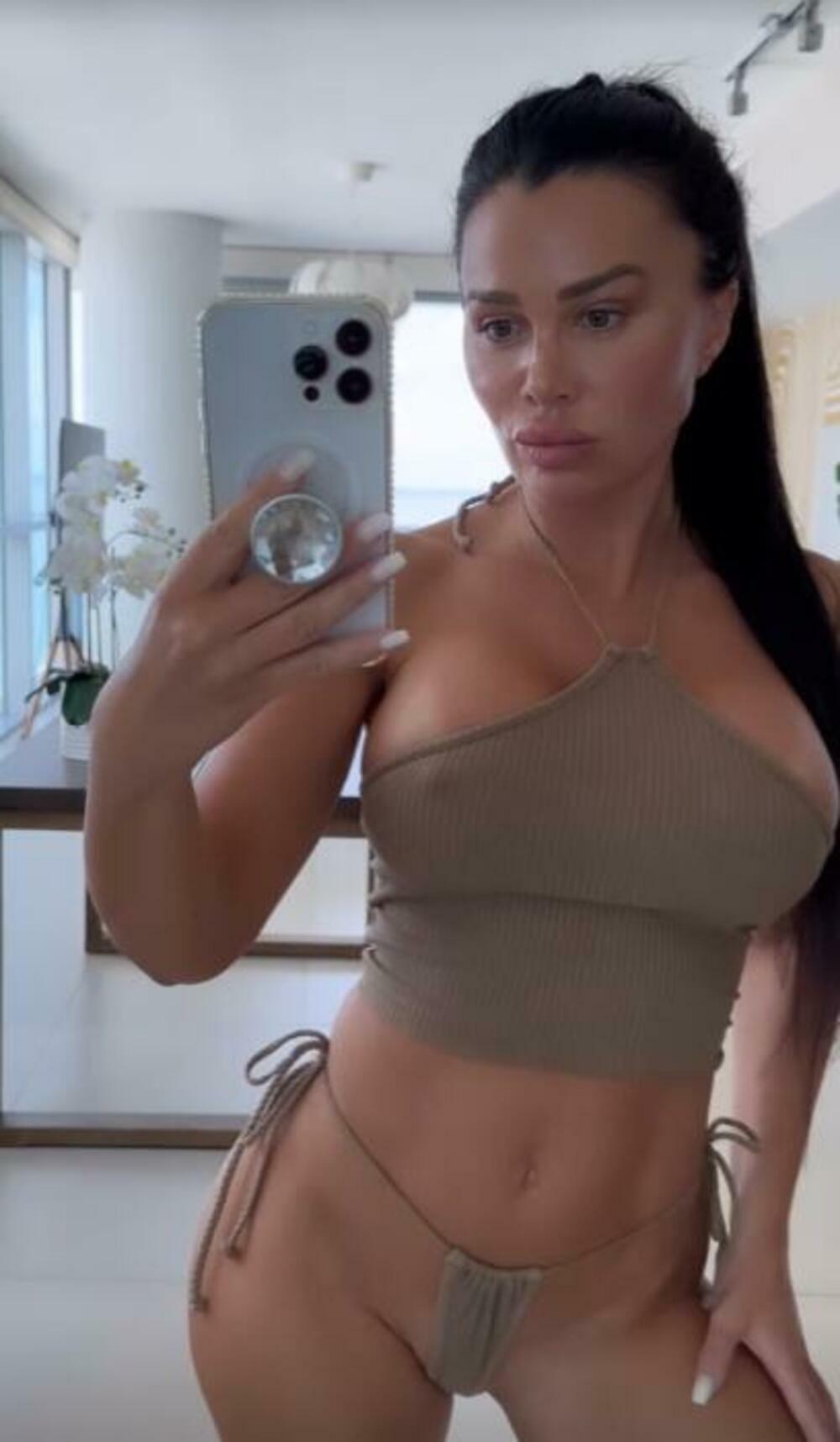 Ponosno je pozirala i menjala uglove 