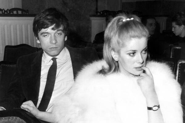 SVI MUŠKARCI SU LUDELI ZA NJOM, POZIRALA GOLIŠAVA I ZA PLEJBOJ: Farbala se u PLAVO zbog stvari koja će vas ŠOKIRATI