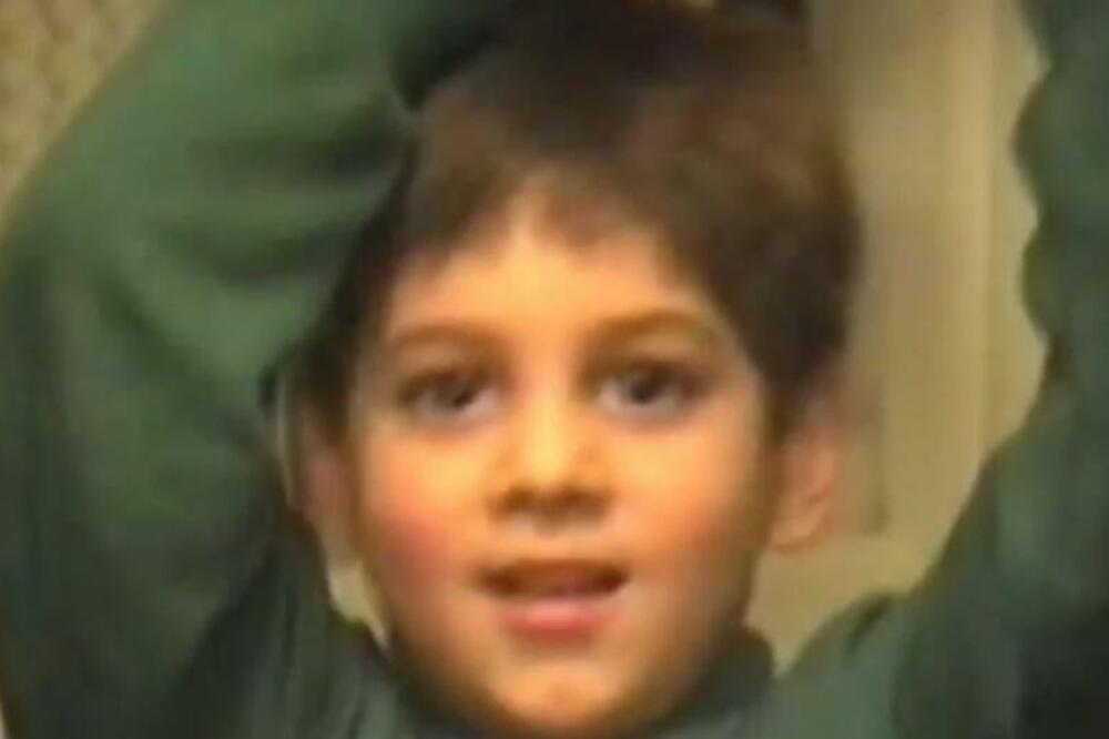 O GLUMCU SA SLIKE MALO ZNAMO, A BIO JE ZVEZDA VOJNE AKADEMIJE: Čuva privatnost kao ZMIJA noge (FOTO)