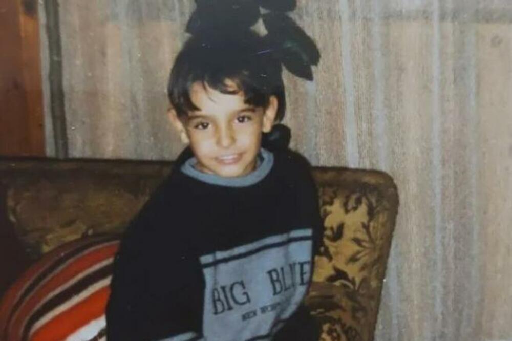 ZA TRI ŽIVOTA NEĆETE POGODITI KO JE DEČAK SA FOTKE: Cela ZEMLJA ga zna po BURNOM ŽIVOTU, da li znate o kome je reč?