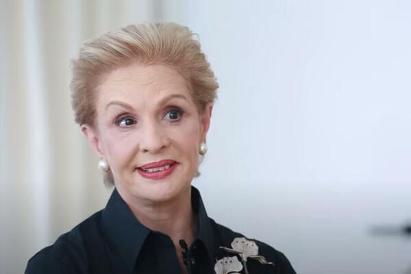 KAROLINA HERERA PROZVALA ŽENE PREKO 40, TREBA DA JU JE SRAMOTA: Evo šta je rekla, nećete moći da se OPASULJITE