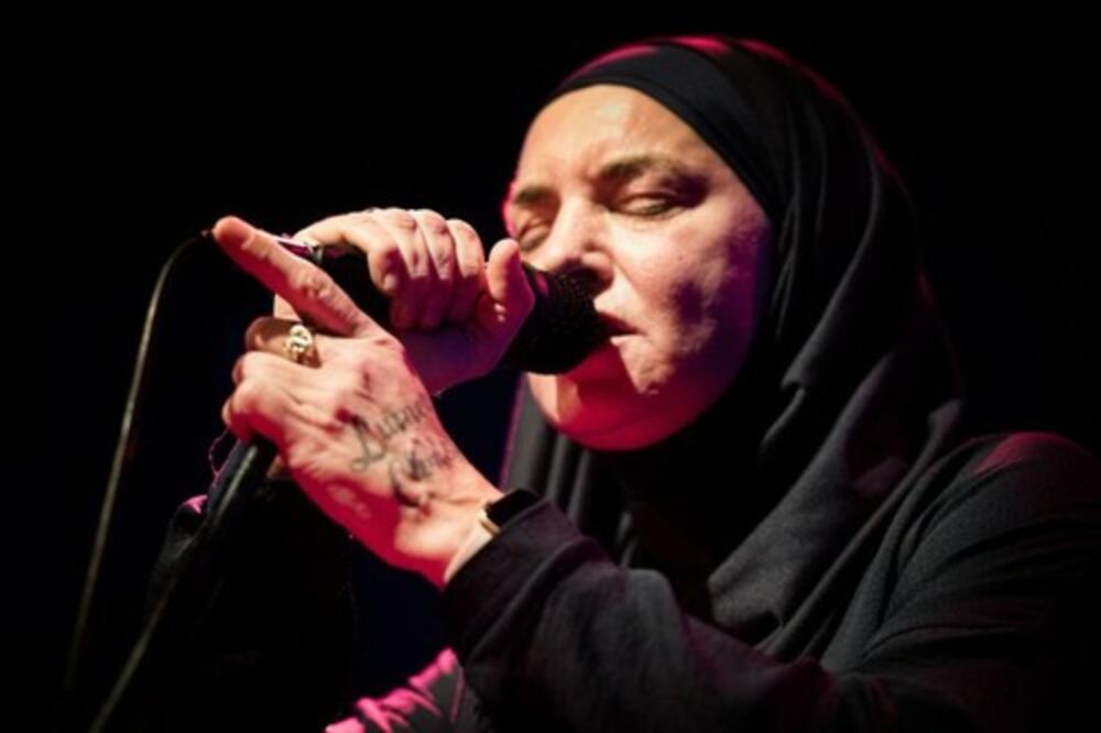 PEVAČICA JE JAVNO GOVORILA O VERI: Jedan njen POSTUPAK izazvao je BURNE reakcije u NARODU