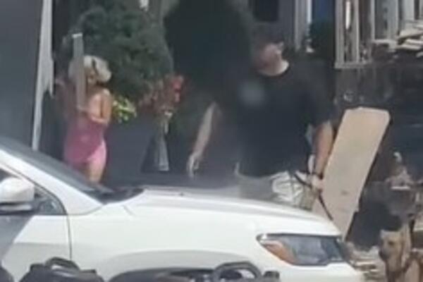 "BARBIKA" NAPALA MUŠKARCA NA ULICI! Kad je video kako JURI, preostalo mu je samo JEDNO! Kakav HIT (VIDEO)