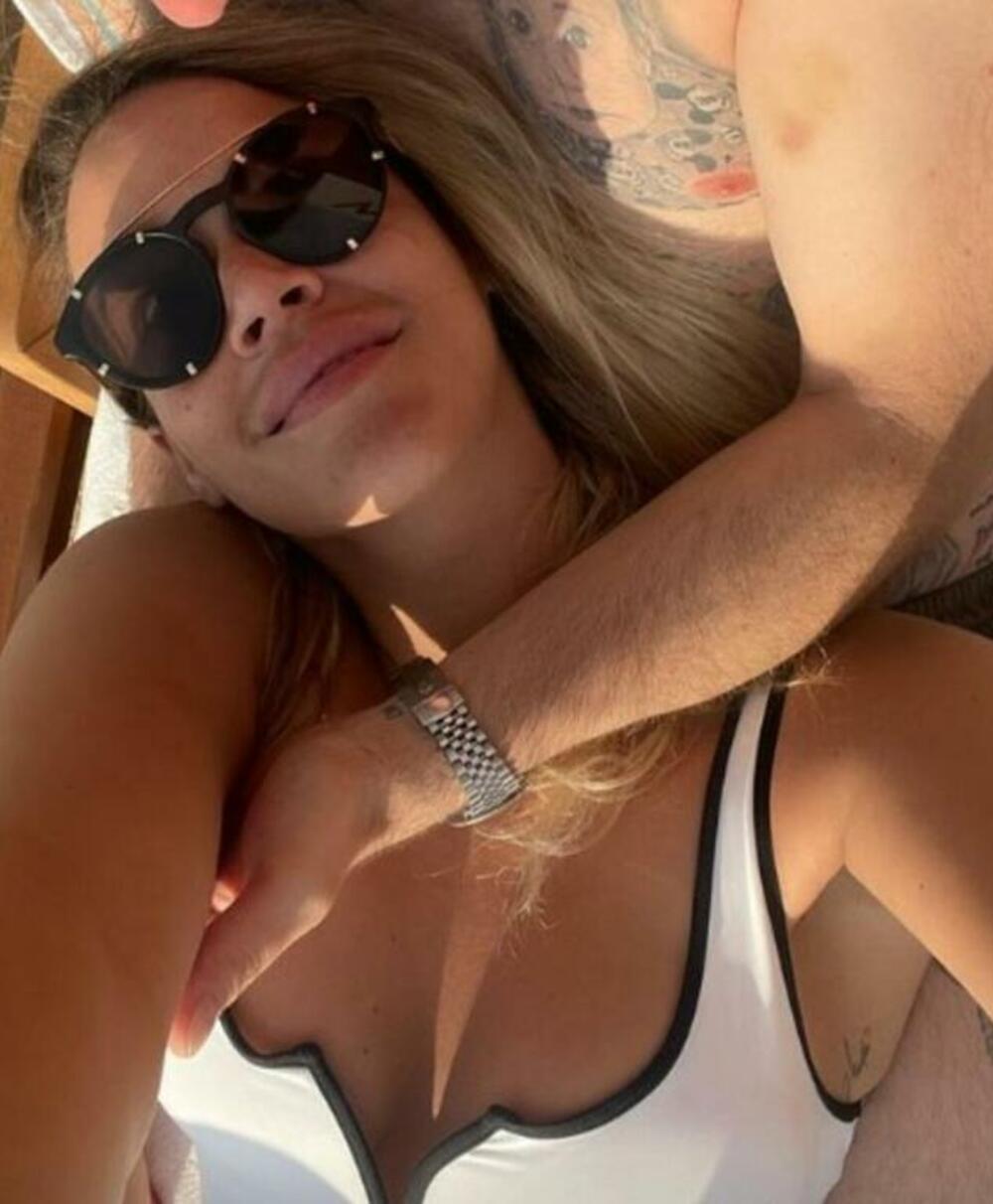 Marija uživa sa svojim suprugom nakon porođaja