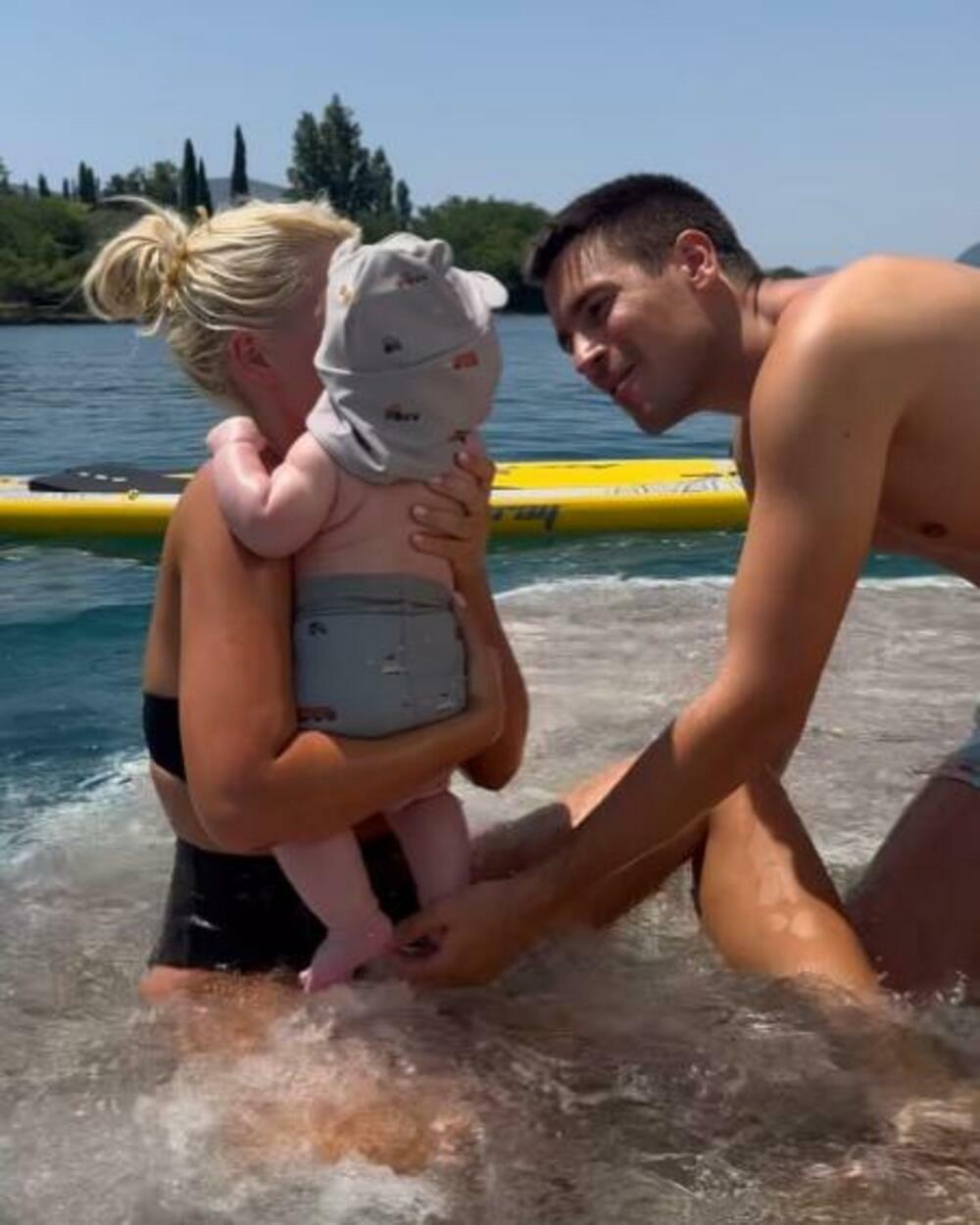 Porodica Đoković na letovanju