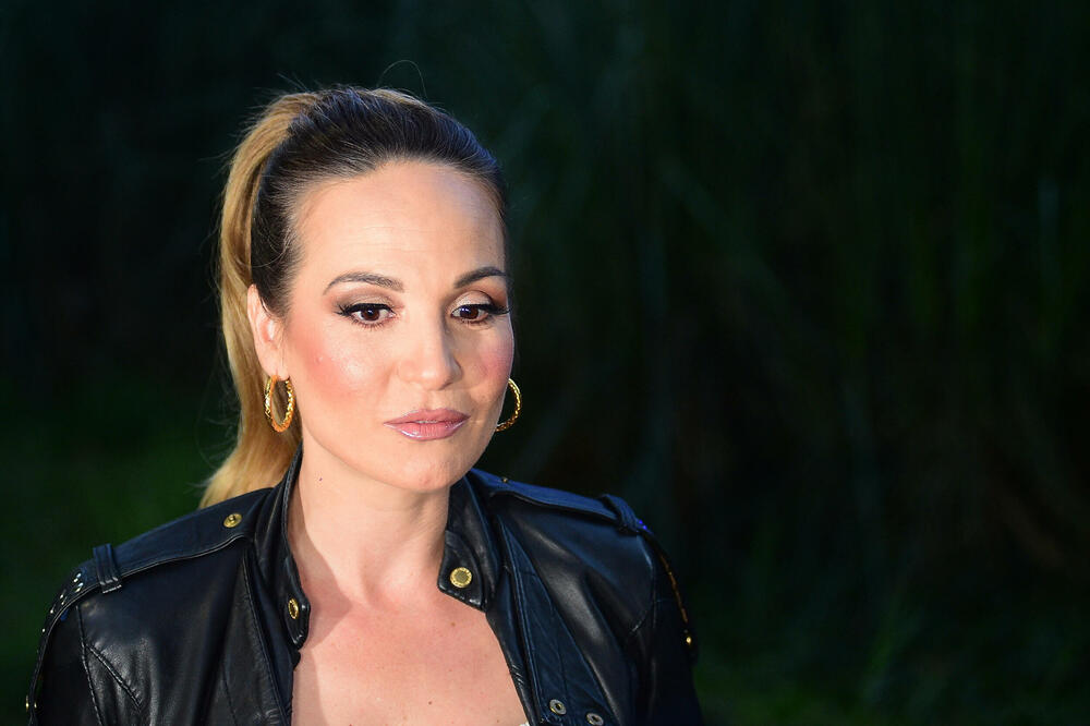 NISTE IMALI POJMA KO JE ROĐENI BRAT JELENE TOMAŠEVIĆ! TAKOĐE JE PEVAČ: Velika su podrška jedno drugom