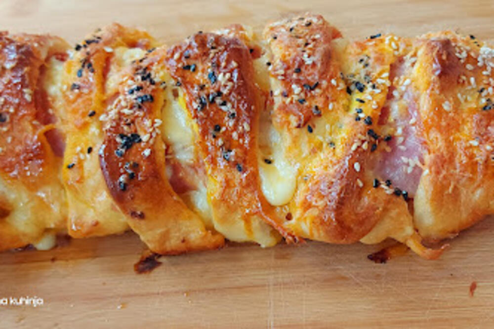 DORUČAK KAKAV OBOŽAVATE, SAVRŠEN SPOJ UKUSA U MEKANOM TESTU: Spremite BAKIN ROLAT u kom će uživati CELA PORODICA