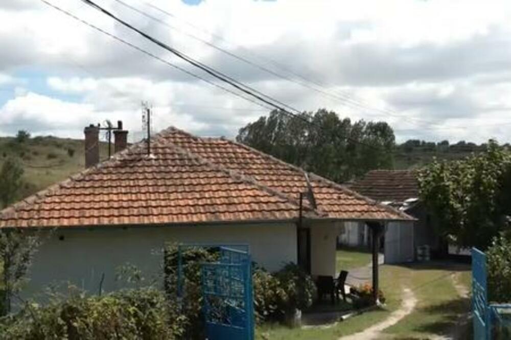 U SELU KOD OBILIĆA SRBI I ALBANCI NE PRIČAJU O POLITICI! Žive U SLOZI, sarađuju i deca im idu u ISTU ŠKOLU! (VIDEO)