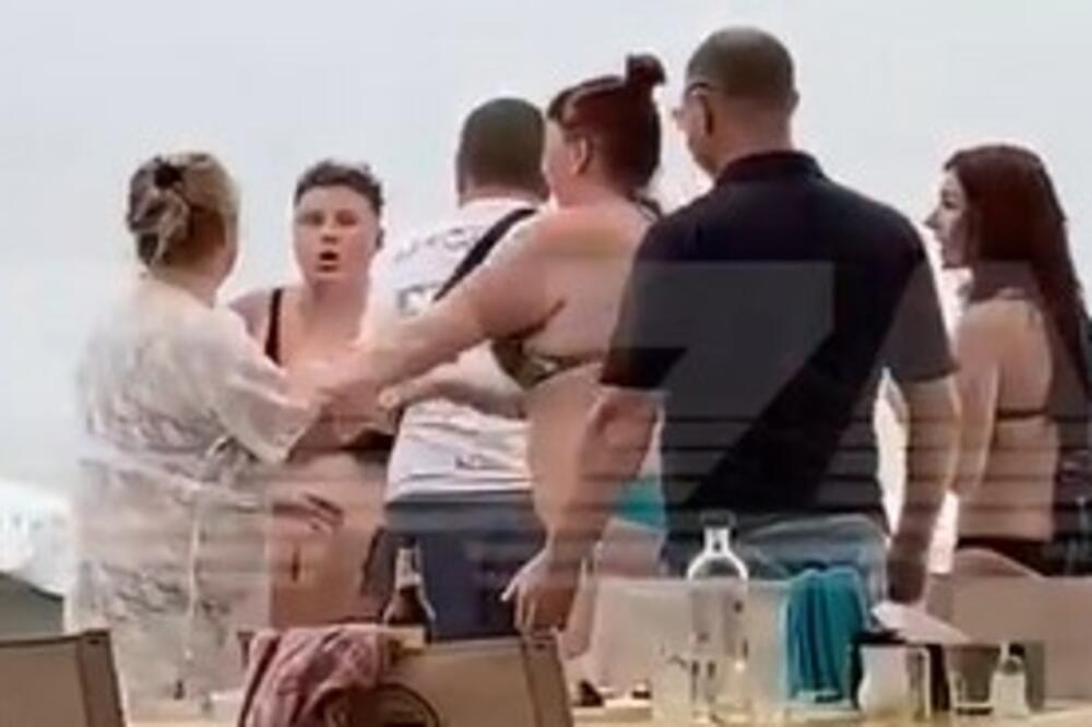 RUSKINJA BIJE "K'O SVETI ILIJA": Tukla ljude na plaži, muškarca OBORILA na zemlju, pa nastavila BRUTALNO... (VIDEO)