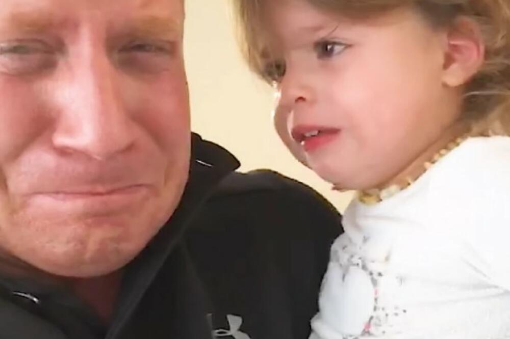 RODITELJI ODUŠEVLJENI OVOM TAKTIKOM: Deca se ZACENILA od PLAČA, a OČEVI uradili NEVEROVATNU STVAR! (VIDEO)