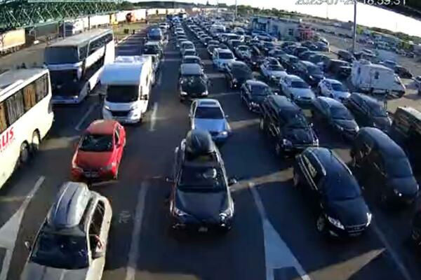 Pojedina vozila čekaju i do 6 sati! Ogromne gužve na graničnim prelazima, evo gde je najkritičnije