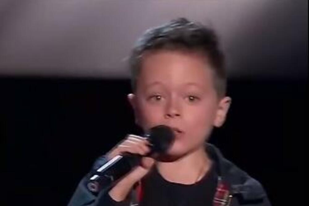 OVAJ DEČAK IMA 7 GODINA I PEVA SVIMA DOBO POZNATU PESMU: Kada mu čujete GLAŠČINU, oduvaće vas sa STOLICA (VIDEO)