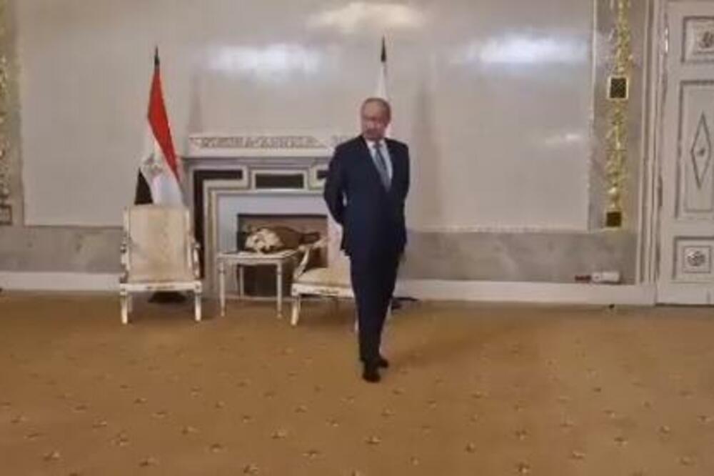 PUTIN U DO SADA NEVIĐENOJ SITUACIJI: Neverovatno ŠTA mu je URADIO, kamera SVE snimila! DA LI JE MOGUĆE? (VIDEO)