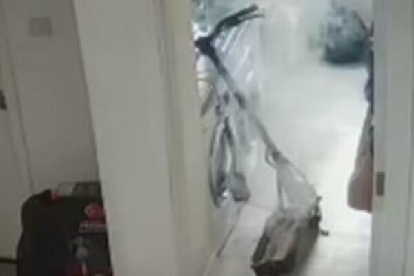 POSLE OVOG SNIMKA SVI KOJI VOZE ELEKTRIČNI TROTINET ĆE SE ZAPITATI: Ovo NE SMETE raditi kod kuće (VIDEO)