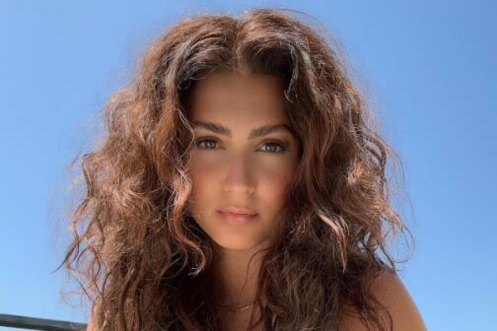 PEVAČICA HOSPITALIZOVANA: Lekari ostali ZATEČENI, evo u kakvom je stanju sada