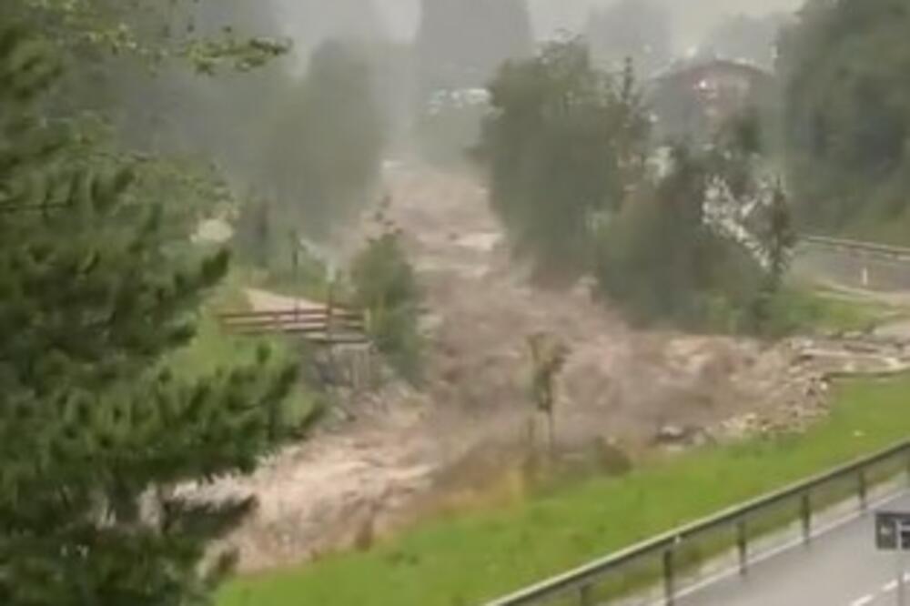 SNIMCI APOKALIPSE U ITALIJI: Bujica nosi sve pred sobom, napravljena OGROMNA ŠTETA (VIDEO)