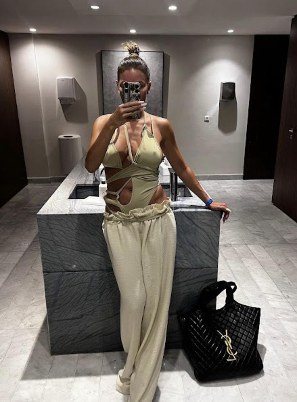 Ivana Stamenković Sindi se ponovo skinula