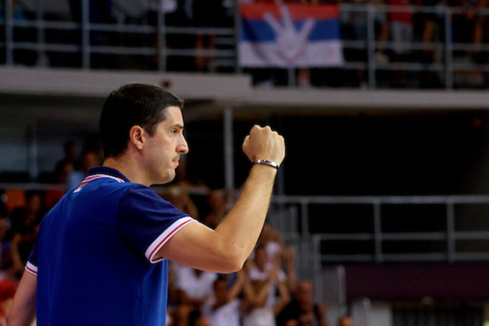 ŠTA SU JELI MLADI KOŠARKAŠI NA POLUVREMENU? Pitajte Novaka Đokovića! (FOTO)