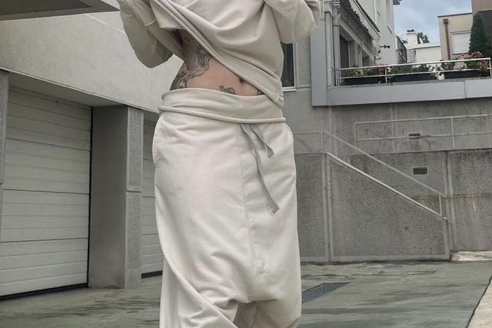 VODITELJKA PINKA POKAZALA TETOVAŽU NA STOMAKU: Zadigla duks i otkrila KOŽU: Ovako nešto MNOGI SANJAJU, BOMBA