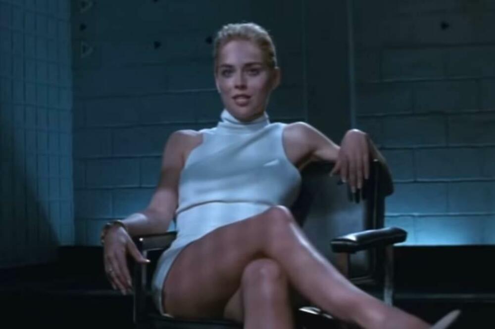 "Znaš li da ti mama...": Pola sekunde golotinje je koštalo! Slavnoj plavuši oduzeli dete, pa ga sud pitao...