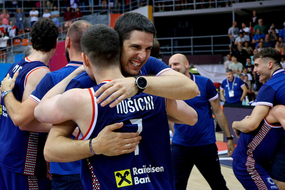 UĐEŠ, IGRAŠ ODBRANU 5 MINUTA, NE PIPNEŠ LOPTU I IZAĐEŠ SREĆAN! Imamo 12 ratnika spremnih da POGINU jedan za drugog!