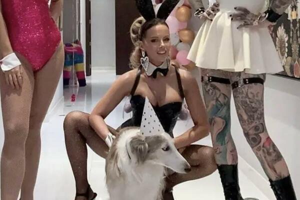 IMA 50 GODINA I TELO KAKVO DEVOJKE PRIŽELJKUJU: Glumica je "ZAUVEK MLADA" čak i kao VRELA ZEČICA: Ponovo PROVOCIRA