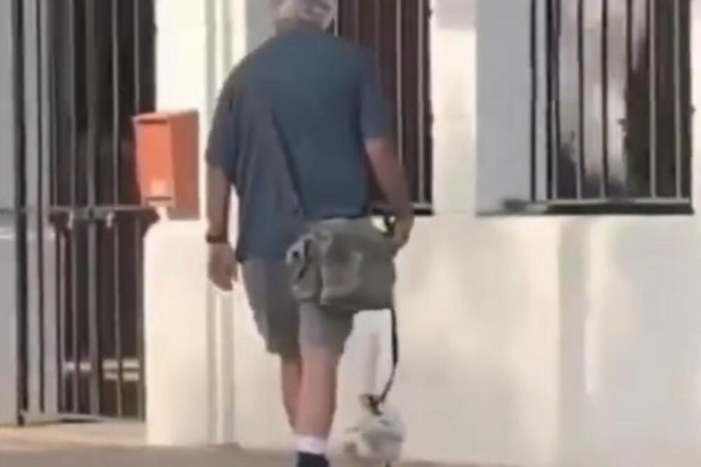 PROLAZILI SU GRADOM, A NASRED ULICE DOČEKAO IH JE ŠOK PRIZOR: Da li je moguće da ovaj čovek to radi? (VIDEO)