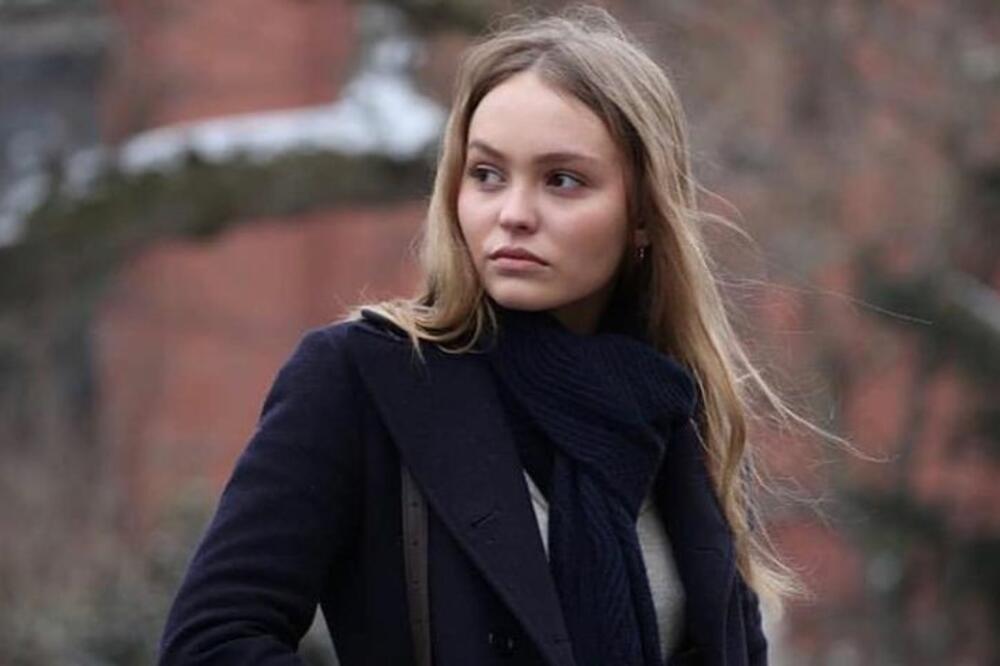 ĆERKA POZNATOG GLUMCA UHVAĆENA SA DEVOJKOM: Nisu mogle da OBUZDAJU STRASTI, razmenjivali NEŽNOSTI PRED SVIMA