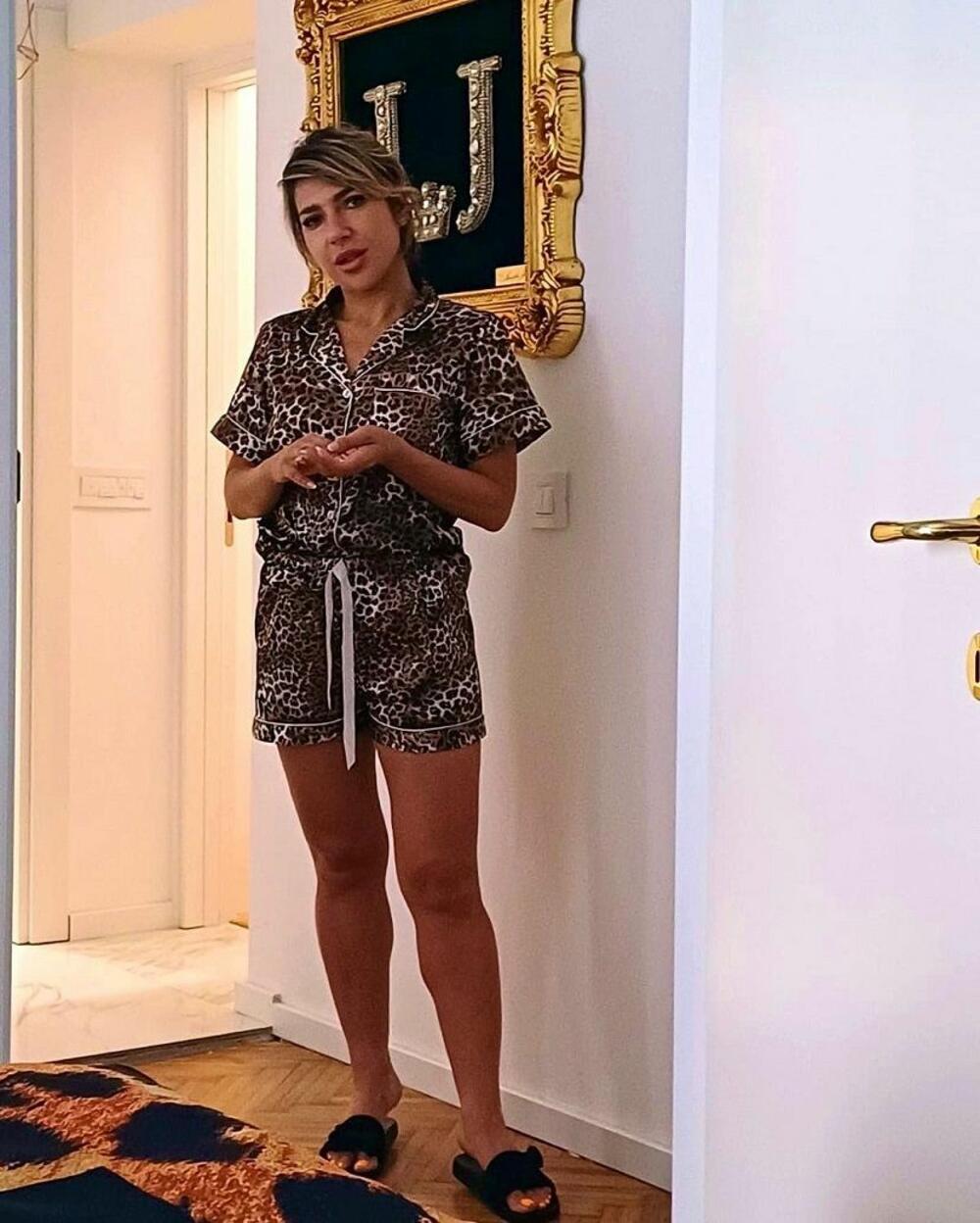 Kako je Jovana istakla, nije stigla ni zube da obere ni da se umije