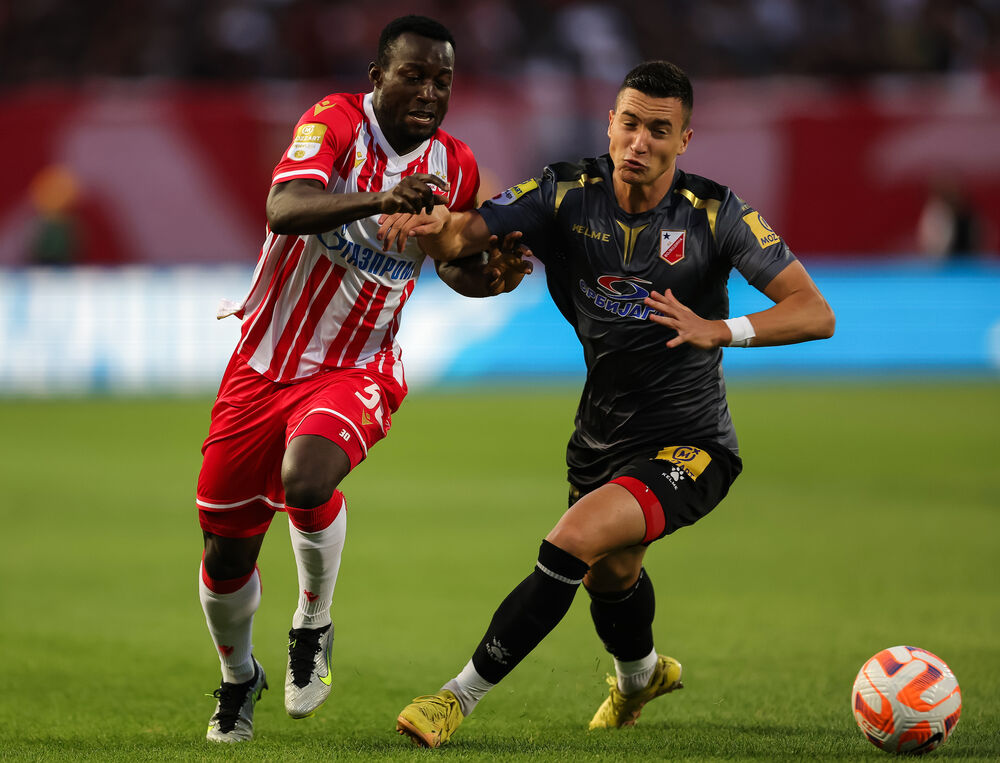 Stefan Bukinac (desno) u dresu Vojvodine protiv Crvene zvezde