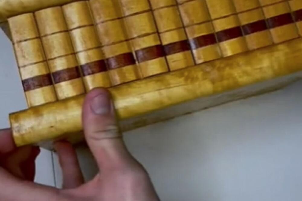 PRONAŠAO JE NEOBIČNU KUTIJU, KADA JE OTVORIO OSTAO JE U ŠOKU: Ono što se skrivalo u njoj je neprocenjive vrednosti