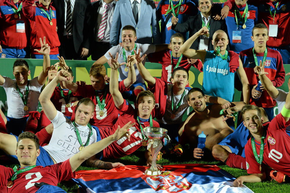 Slavlje 'orlića' sa peharom prvaka Evrope