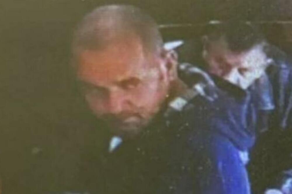 JAVITE POLICIJI UKOLIKO GA PREPOZNAJETE: On je iz menjačnice odneo 3.600 EVRA VIŠE nego što je trebalo (FOTO)