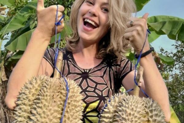 VEGANKA UMRLA OD GLADI I ISCRPLJENOSTI: Njena prijateljica tvrdi da je godinama jela samo JEDNU STVAR, SVAŠTA