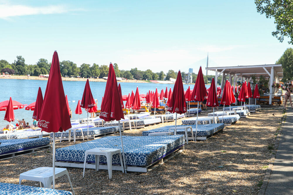 SPASIOCI NA ADI CIGANLIJI "SVIRALI" KRAJ: Večeras je završena sezona kupanja na "beogradskom moru"