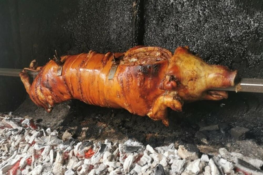 Nastao fajt na mrežama zbog pečenja, Srbi udarili žestoko: Potpuna ludnica, gori internet!