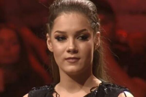 DA LI SE SEĆATE MILICE ČIKARIĆ IZ ZVEZDA GRANDA? Skinula se u BIKINI i POKAZALA ATRIBUTE, trebaće vam ŠEĆER I VODA