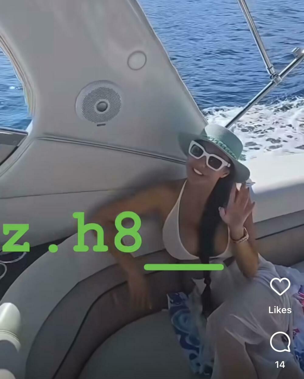 Maja Marinković sa Mikišom na jahti