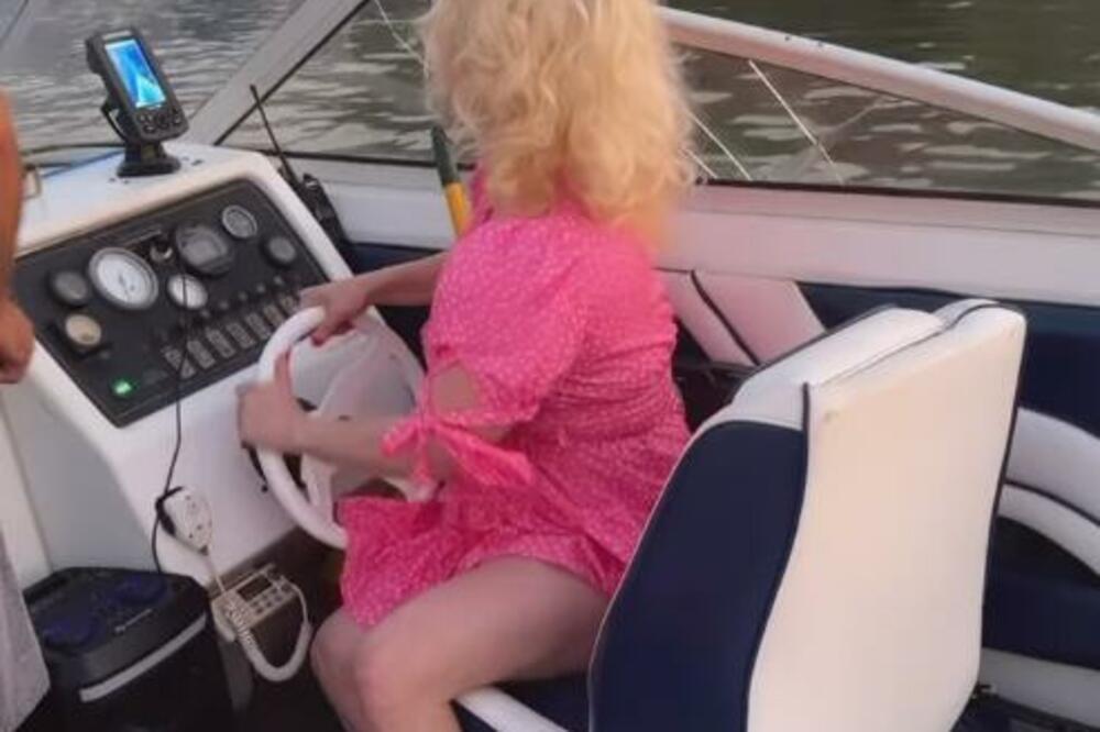 VRELI SNIMAK POZNATE SRPKINJE SA JAHTE: Digla HALJINICU pa pokazala ČIME RASPOLAŽE, baš NEMIRNA i BEZOBRAZNA