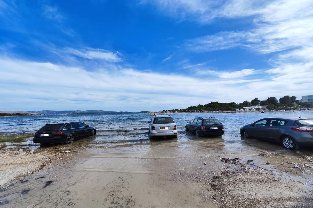 MARKO IZ BEOGRADA ZATEKAO ZAPALJEN AUTO NA LEFKADI: Sumnja da je požar PODMETNUT! (FOTO)